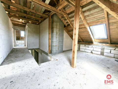 Dom 190 m² w stanie surowym – duża działka 5000 m²