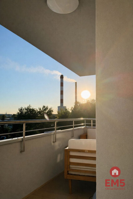 Trzy pokoje, do wejścia, nowy blok.