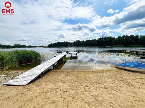 Mazury. Komfortowa posiadłość z linią brzegową.
