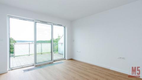 Apartament piętrowy z widokiem na jezioro Białe