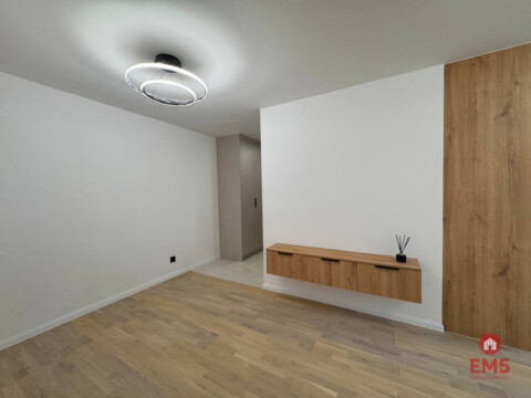 Nowoczesne 2-pokojowe mieszkanie z garderobą, osie