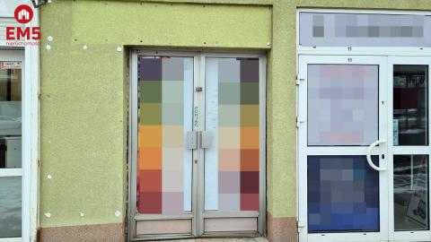Lokal handlowo-usługowy na parterze