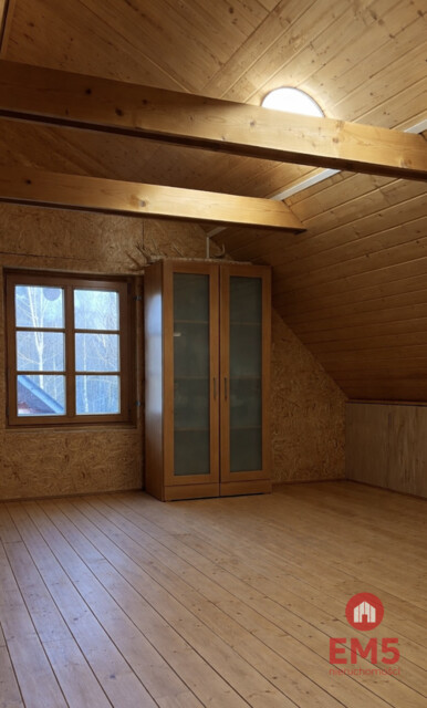 Drewniany dom z działką, sauną i garażem