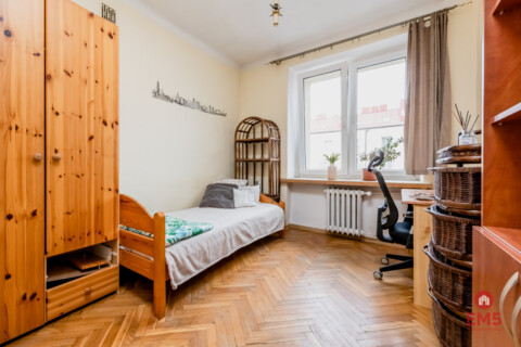 Centrum miasta - 2 pokoje, I piętro.