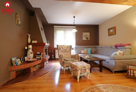 Dom z dużym ogrodem