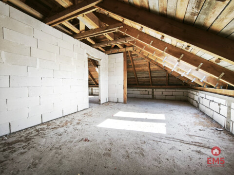 Dom 190 m² w stanie surowym – duża działka 5000 m²