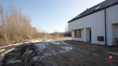 Szeregówka skrajna z działką 750m2