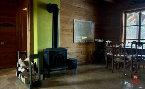 Drewniany dom z działką, sauną i garażem