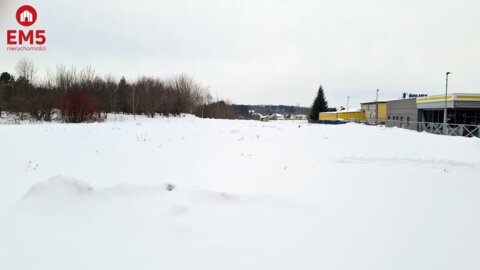 Działka przemysłowo-usługowa 0,7 ha.