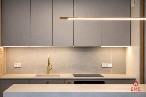 Trzy pokoje, do wejścia, nowy blok.