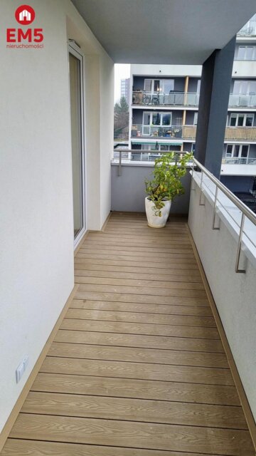 Trzy pokoje, premium,  2023rok