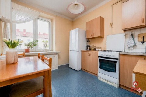 Centrum miasta - 2 pokoje, I piętro.