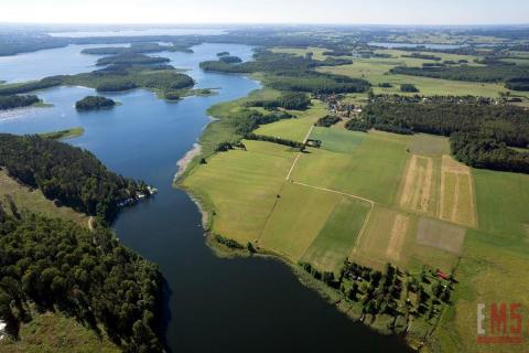 Ciekawa działka budowlana blisko jeziora.