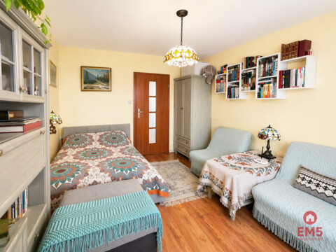 2 pokoje, świetna lokalizacja – Piastowska