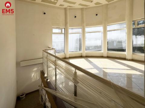 Business premises for rent