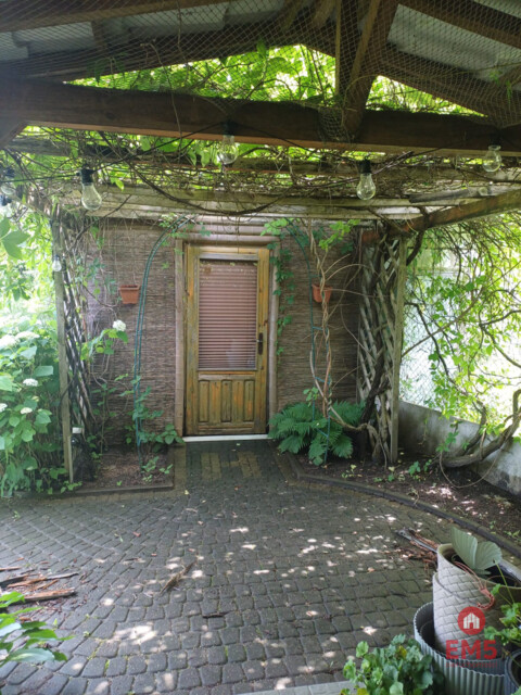 Mieszkanie 52 m² z działką 375 m² i garażem