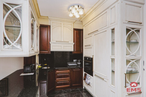 Dwupoziomowy Apartament z Panoramą na Jezioro