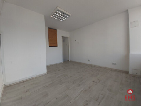 Lokal gastronomiczny w imprezowej części miasta.