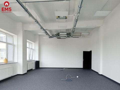 87 m2 open space w nowoczesnym budynku