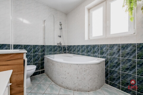 Dom z garażem i obok Białegostoku