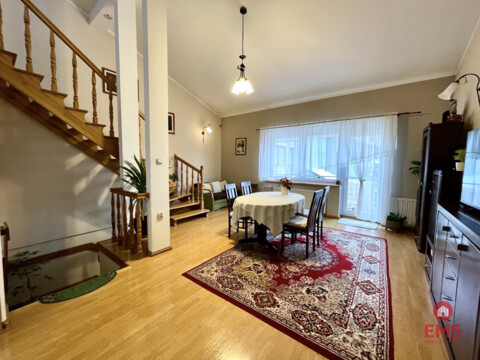 Dom szeregowy z lokalem usługowym