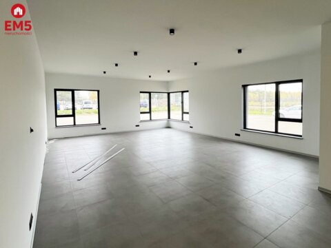 Nowoczesna hala, biura, gotowy do wynajmu.