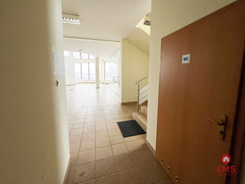 Biura z magazynem do wynajęcia