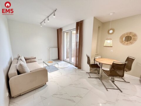 Trzy pokoje, do wejscia, Centrum