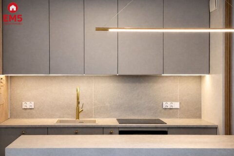 Trzy pokoje, premium,  winda.