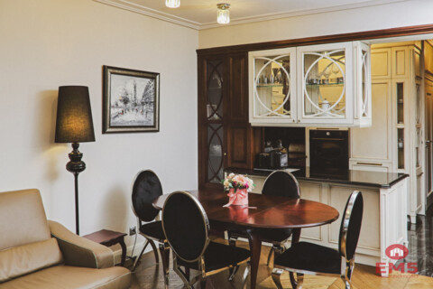 Dwupoziomowy Apartament z Panoramą na Jezioro