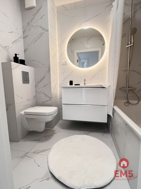 Trzy pokoje, do wejscia, Centrum