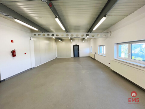 Lokale w nowoczesnym budynku