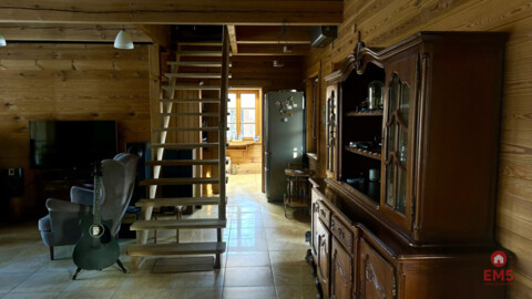 Drewniany dom z działką, sauną i garażem