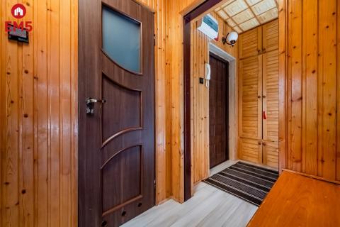 2 pokoje na 1 piętrze w 4-piętrowym bloku