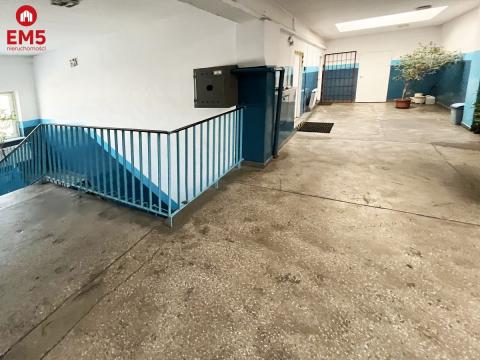 Business premises for rent