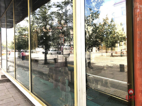 Ścisłe centrum 300 m2 parter plus piętro