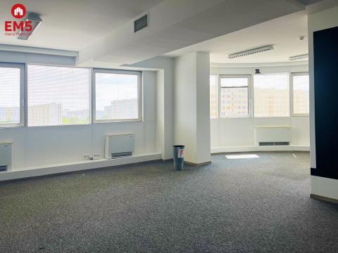 Biuro z widokiem na panoramę miasta