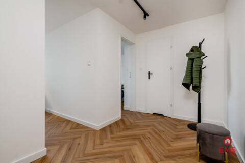 Dwa pokoje, balkon, wysoki standard