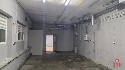 Magazyn 100m2 i biuro 25m2.