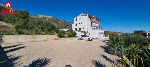 Dom podzielony na apartamenty wyspa Hvar