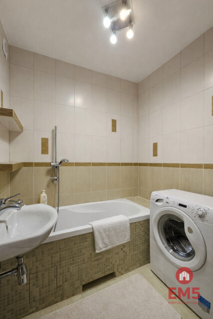 Zadbane 5 pokojowe mieszkanie