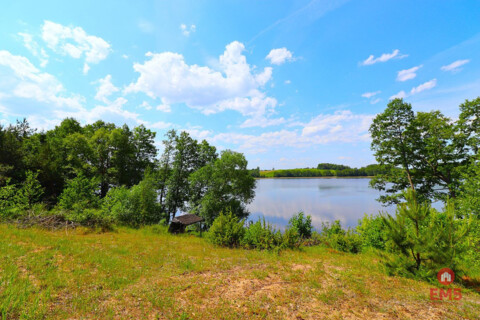 Działka nad jeziorem