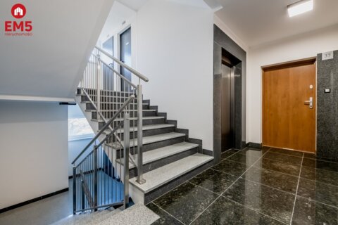 3 POKOJE W ZIELONEJ OKOLICY- BEZ PCC