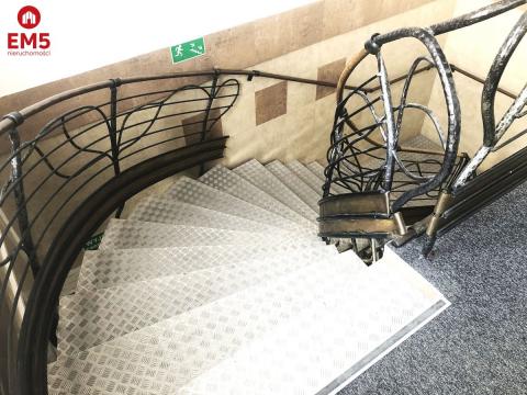Ścisłe centrum 300 m2 parter plus piętro