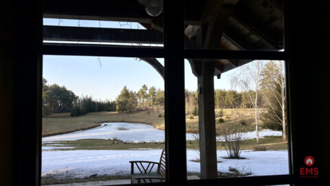 Drewniany dom z działką, sauną i garażem