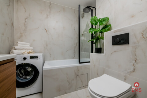 Dwa pokoje, balkon, winda