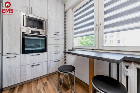 2 pokoje na 1 piętrze w 4-piętrowym bloku