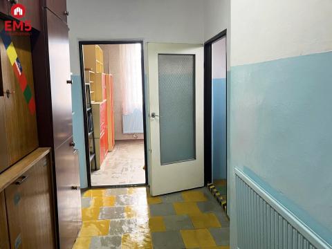 Lokal na warsztat samochodowy.
