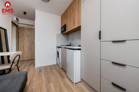 Mała  kawalerka na Piasta