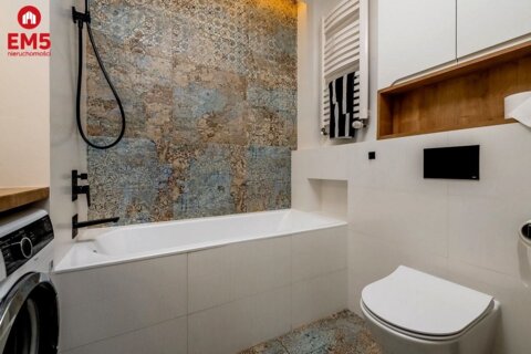 3 pokoje z garderobą na wynajem